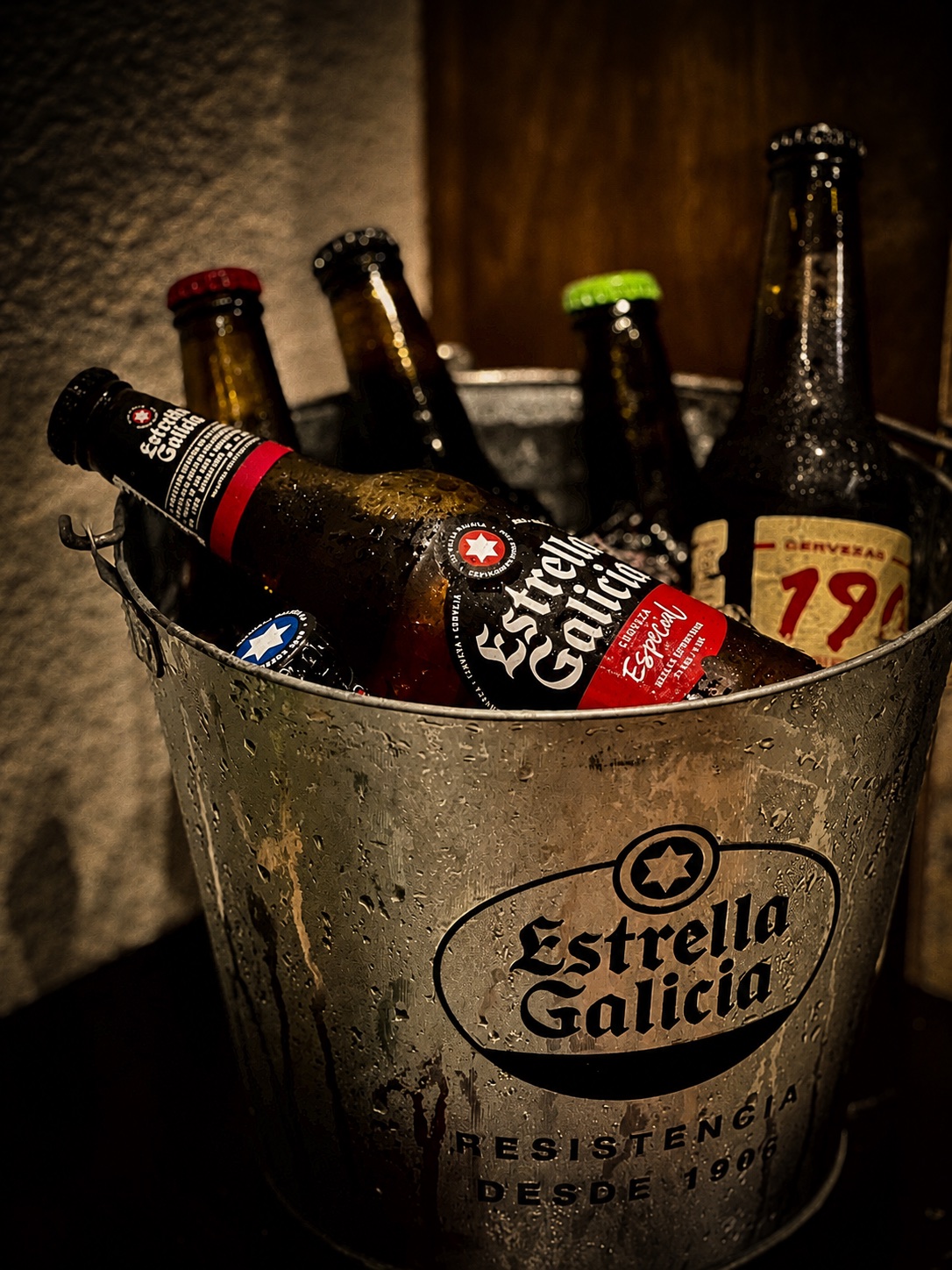 CAVA BAJA 引進的 Estrella Galicia 與 1906 啤酒